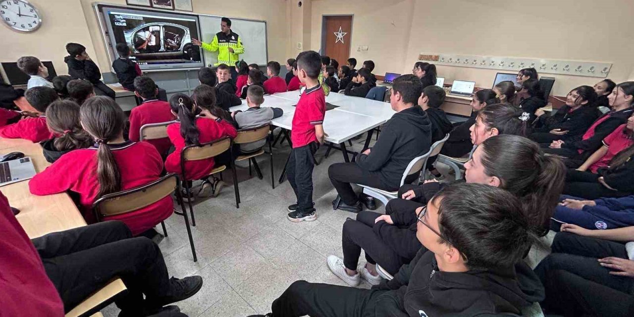 Jandarma 2 bine yakın öğrenciye eğitim verdi
