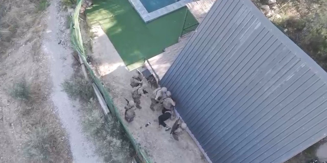 İzmir’de 9 yıldır aranan firari hükümlü özel harekât destekli operasyonla yakalandı