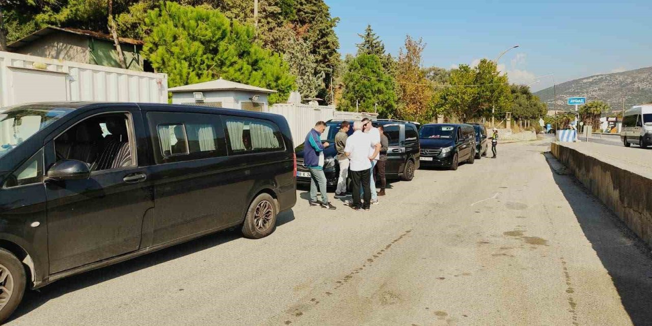 Kuşadası’nda turist taşıyan araçlara sıkı denetim