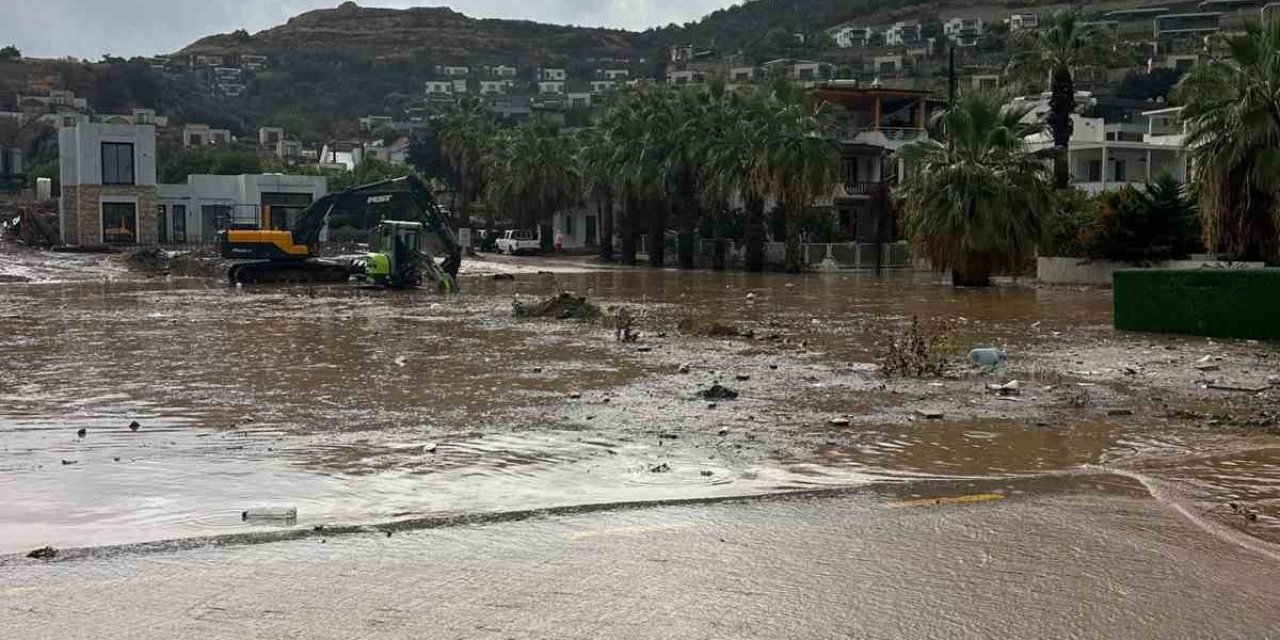 Bodrum’da sağanak yağış etkili oluyor