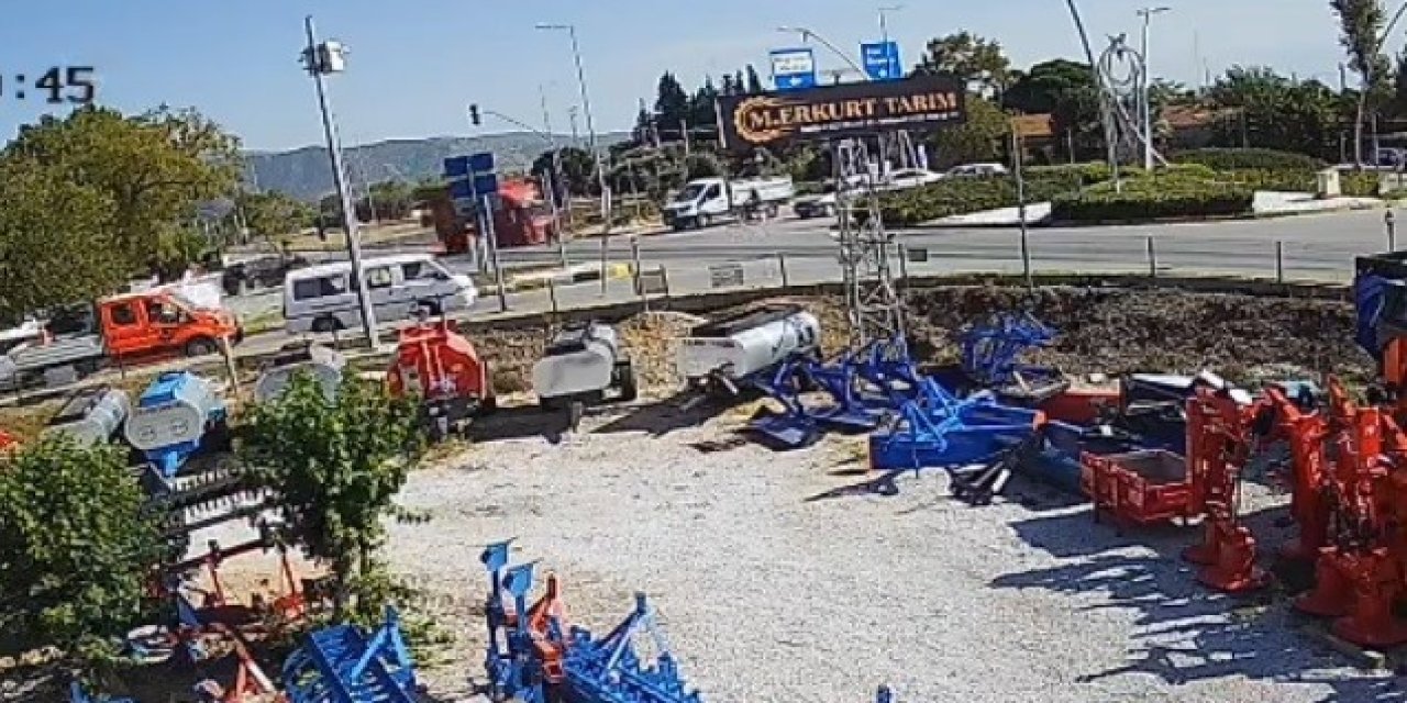 Kamyonetin altında kalmaktan son anda kurtuldu, o anlar kamerada
