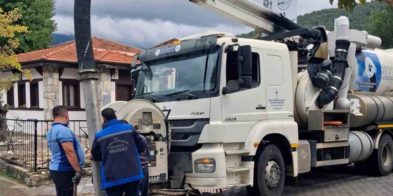 Muğla’da yağış mesaisi: 20 su baskınına müdahale edildi