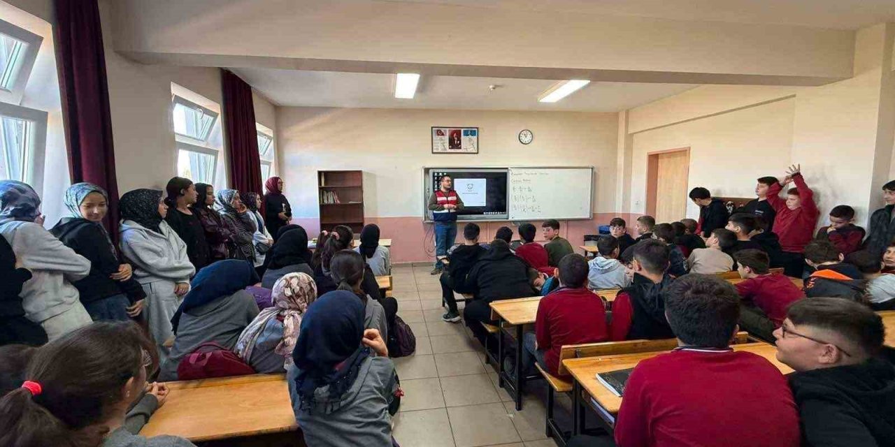 Öğrencilere ve velilere kapsamlı siber güvenlik eğitimi