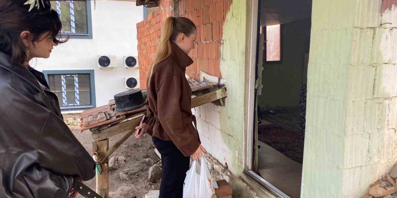 Manisalı gençler yaşlıları yalnız bırakmıyor