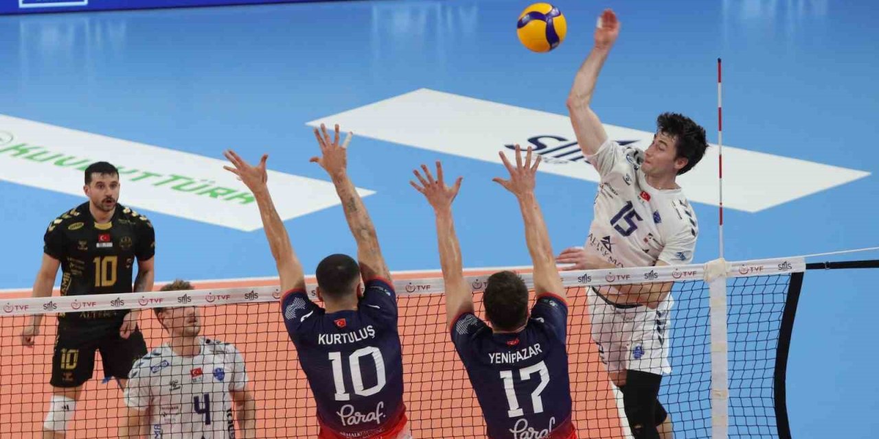 Efeler Ligi: Altekma: 0 - Halkbank: 3