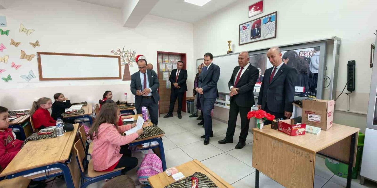 Hisarcık’ta minik öğrencilerin mektupları mutluluğa dönüştü