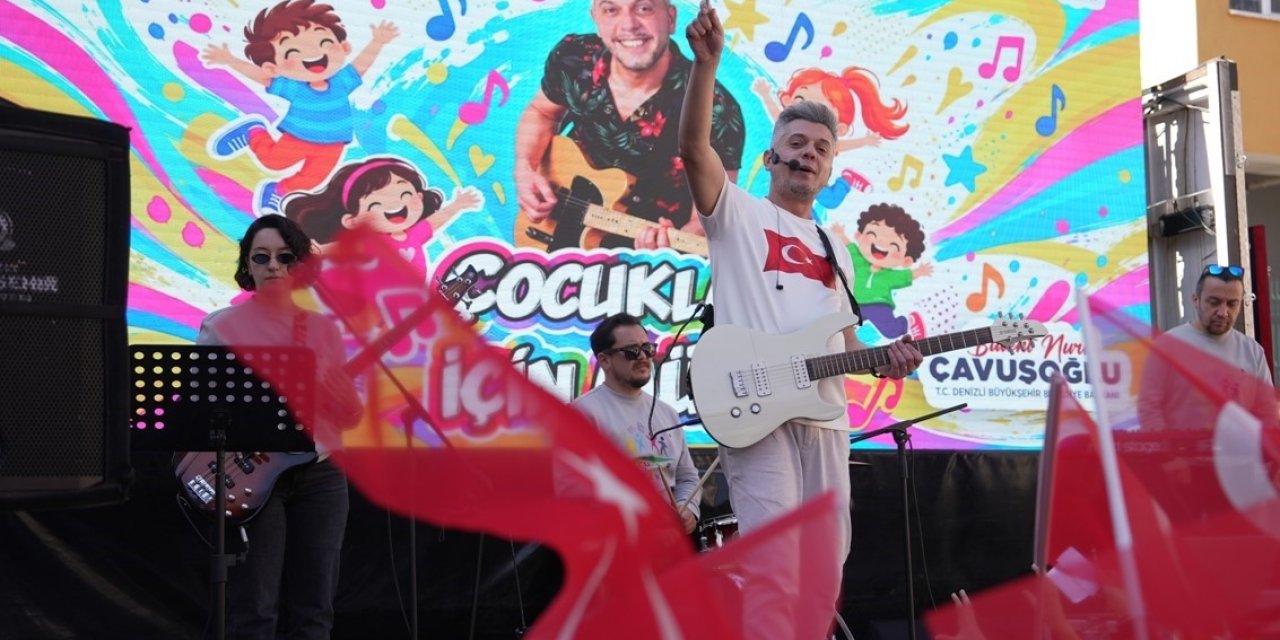 Denizli Büyükşehirle Cumhuriyet coşkusu okullara taştı