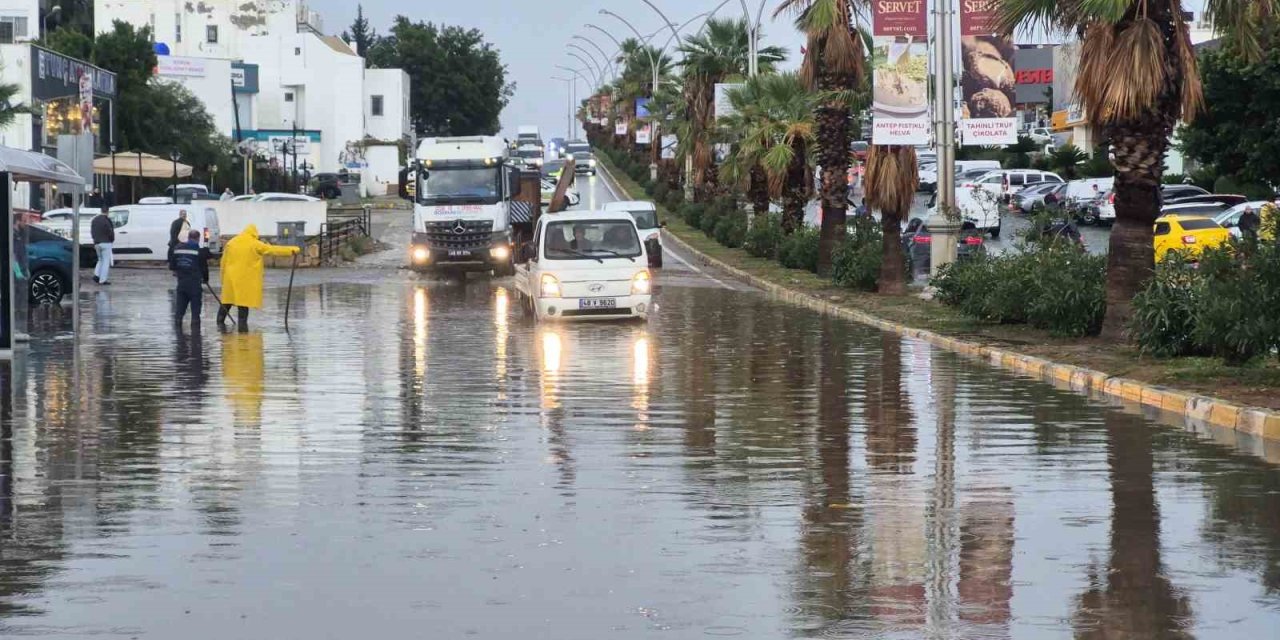 Bodrum’da yol göle döndü