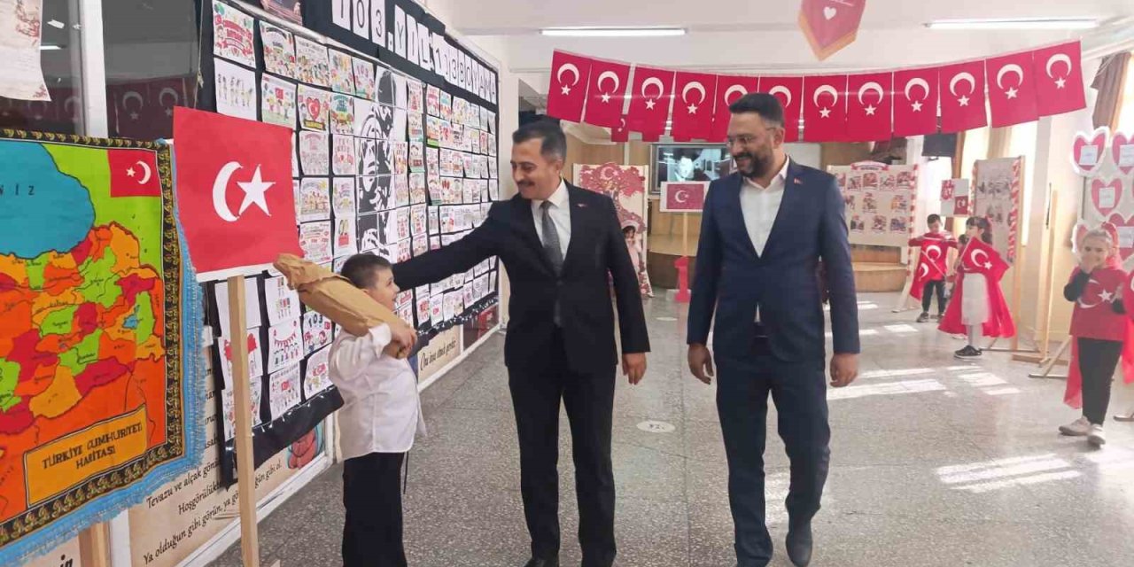 Bolvadin’de ’Cumhuriyet Sokağı’ sergisi açıldı