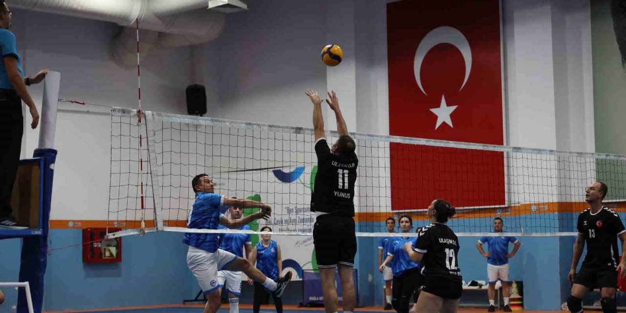 Cumhuriyet Kupası’nda büyükşehir personeli sahada buluştu