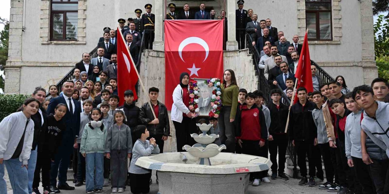 98 yıl sonra aynı fotoğraf karesini canlandırdılar