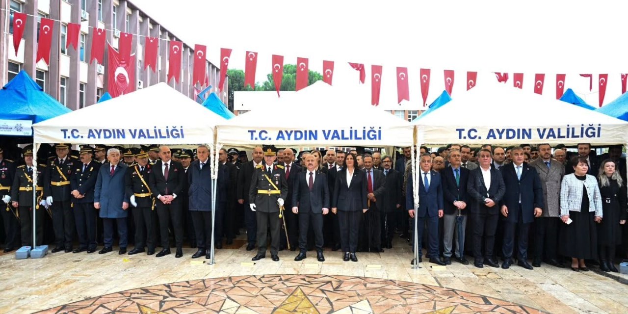 Aydın’da 29 Ekim kutlamaları çelenk sunumuyla başladı