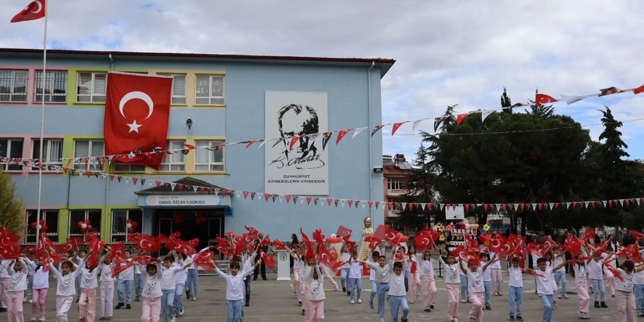 Çivril’de 29 Ekim coşkusu törenlerle başladı