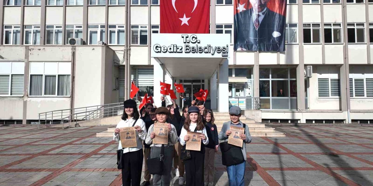 Miniklerin Cumhuriyet coşkusu sokaklara taştı