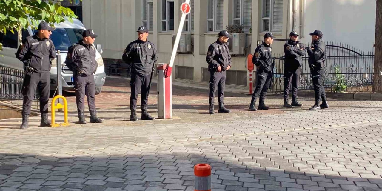 Merkezefendi Belediyesi operasyonunda 3 kişi mahkemeye sevk edildi, 7 kişi serbest