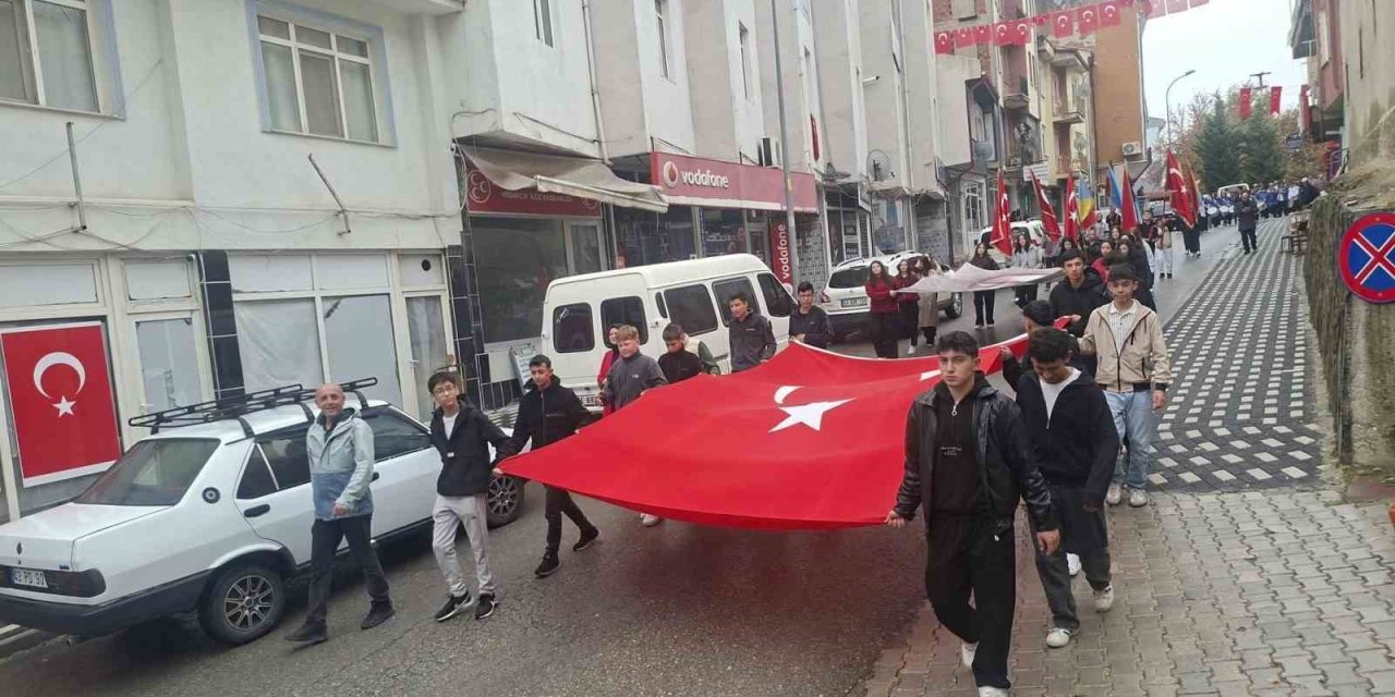 Hisarcık’ta Cumhuriyet Yürüyüşü düzenlendi