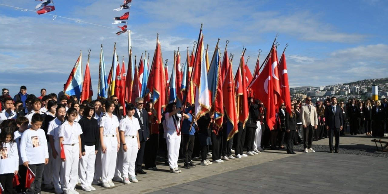 Kuşadası’nda Cumhuriyet coşkusu 103’üncü yılında meydanlara taştı