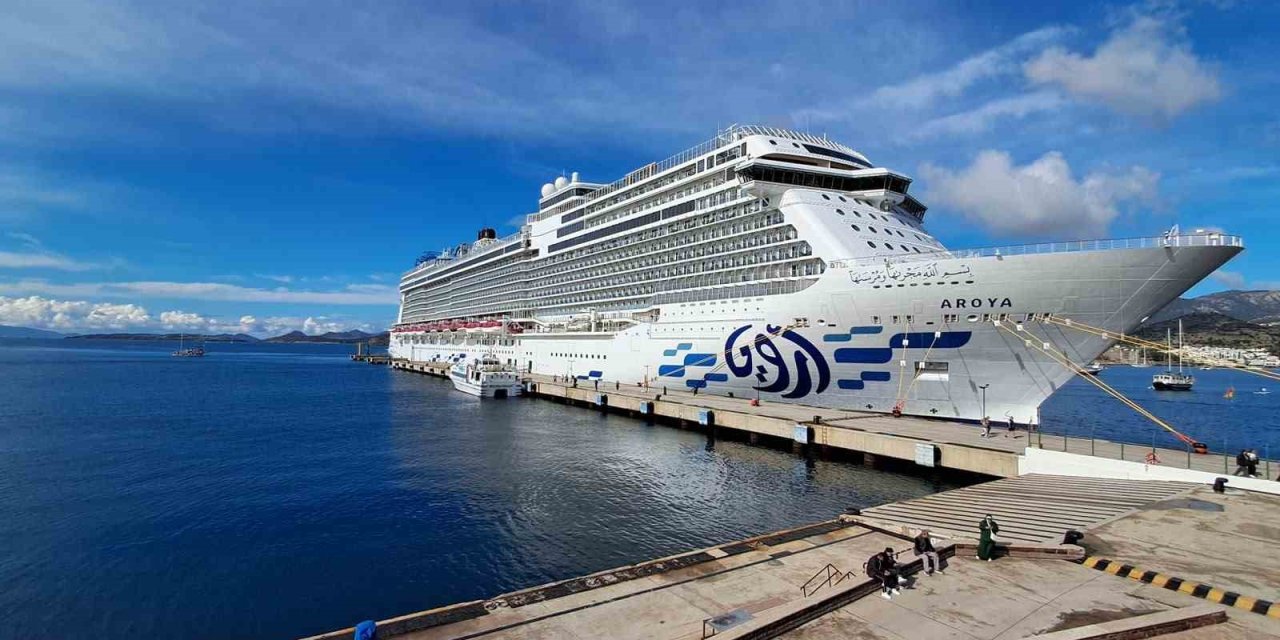Dev kruvaziyer bin 203 yolcusuyla Bodrum’a geldi