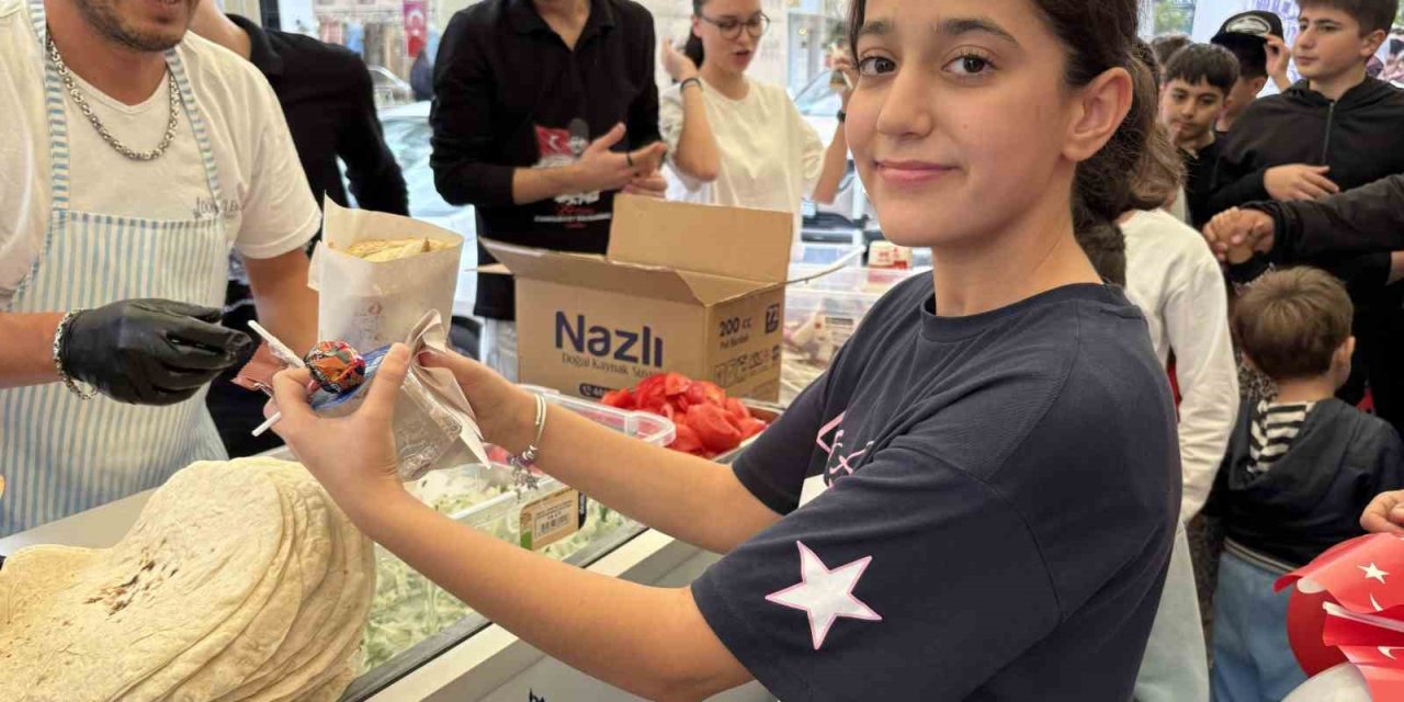 İzmirli dönerciden 29 Ekim’de çocuklara ücretsiz döner