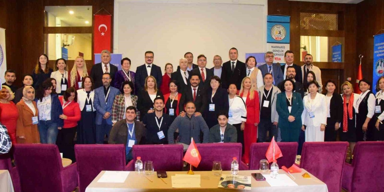 Marmaris’te gençliğin geleceği konuşuldu