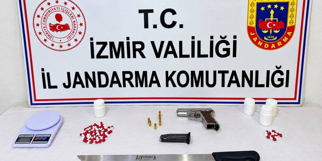 İzmir’de uyuşturucu operasyonu: 77 hap ele geçirildi