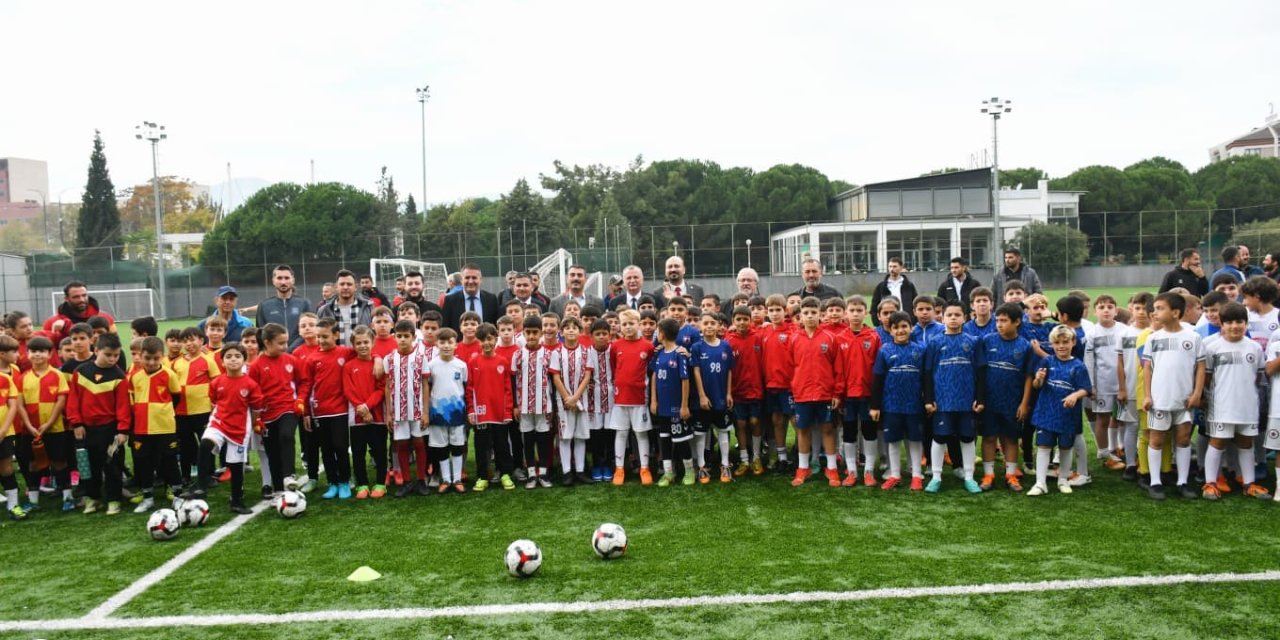 Yunusemre’de 29 Ekim coşkusu futbolla taçlandı