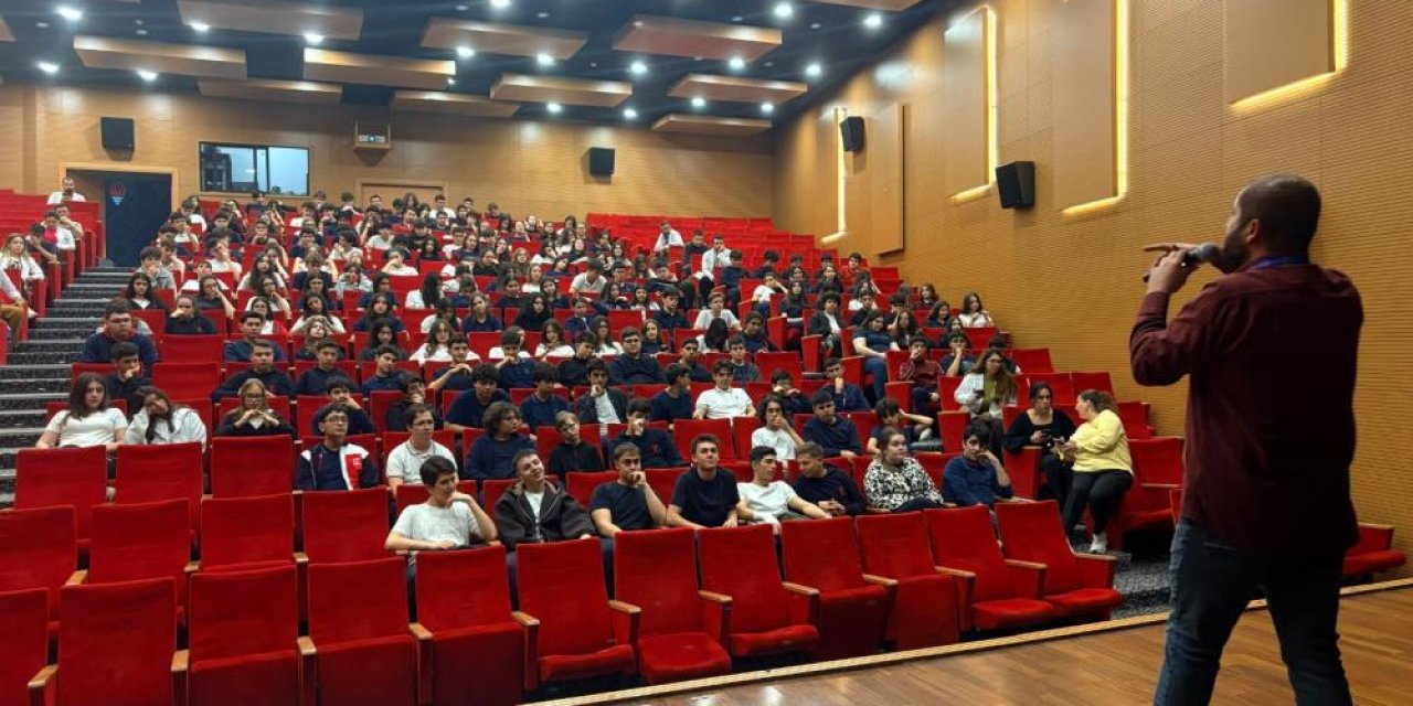 Afyonkarahisar’da 15 lisede 2 bin 700 öğrenciye ulaşıldı