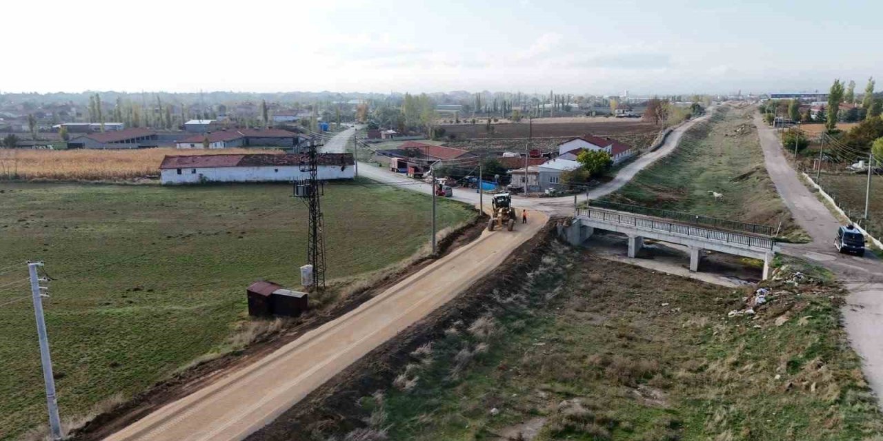 Bolvadin Erkmen Mahallesi’nde üst yapı çalışmaları sürüyor