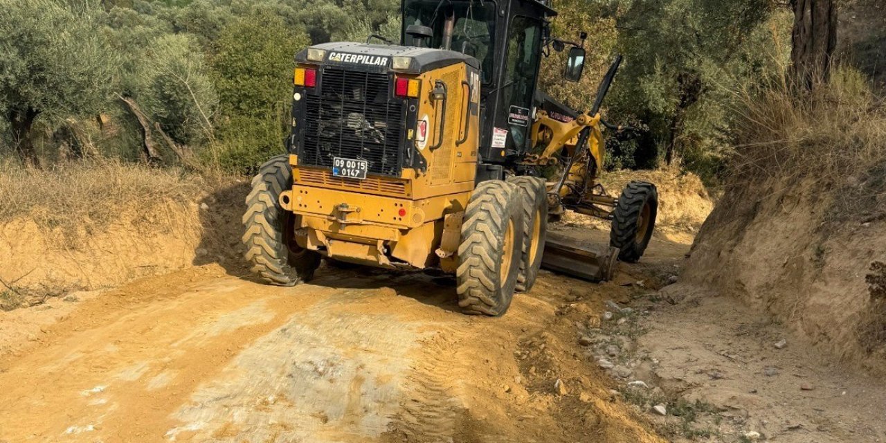 Efeler’de hasar gören tarım arazi yolları açılıyor