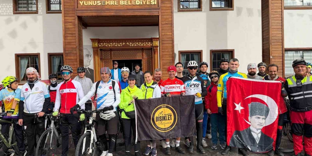 Cumhuriyet için 103 kilometre pedal çevirdiler
