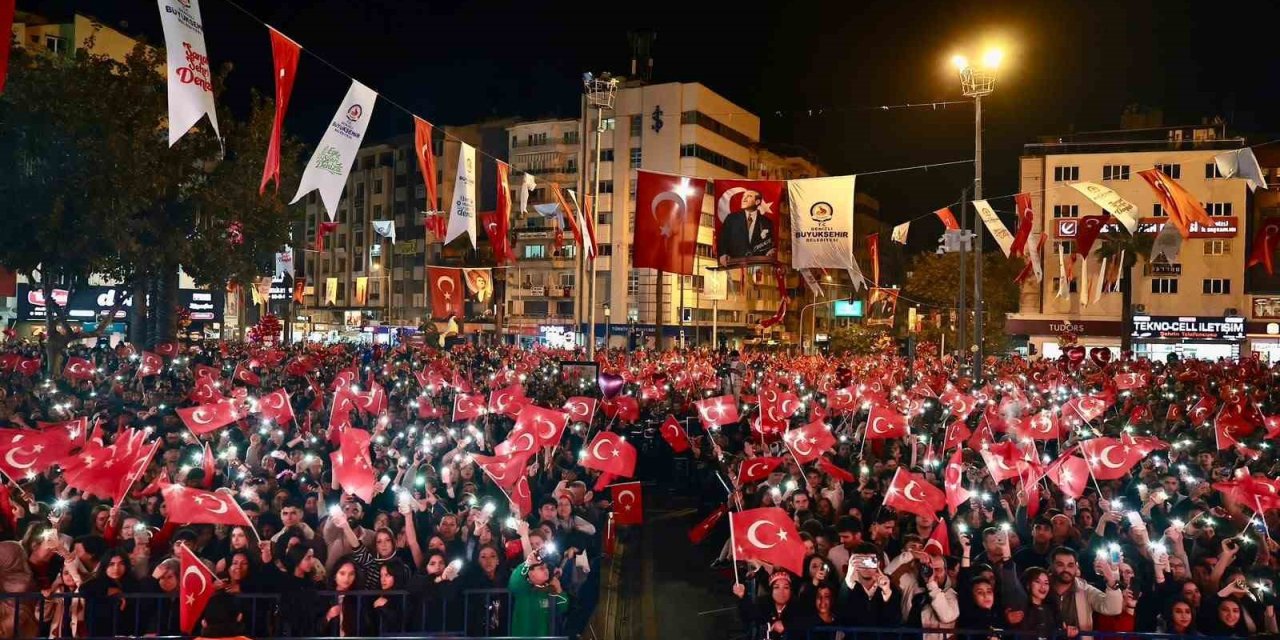 Binlerce Denizlili Cumhuriyet için yürüdü
