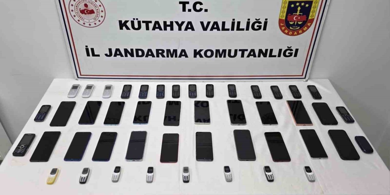 Simav’da 1,6 milyon TL değerinde kaçak telefon ele geçirildi