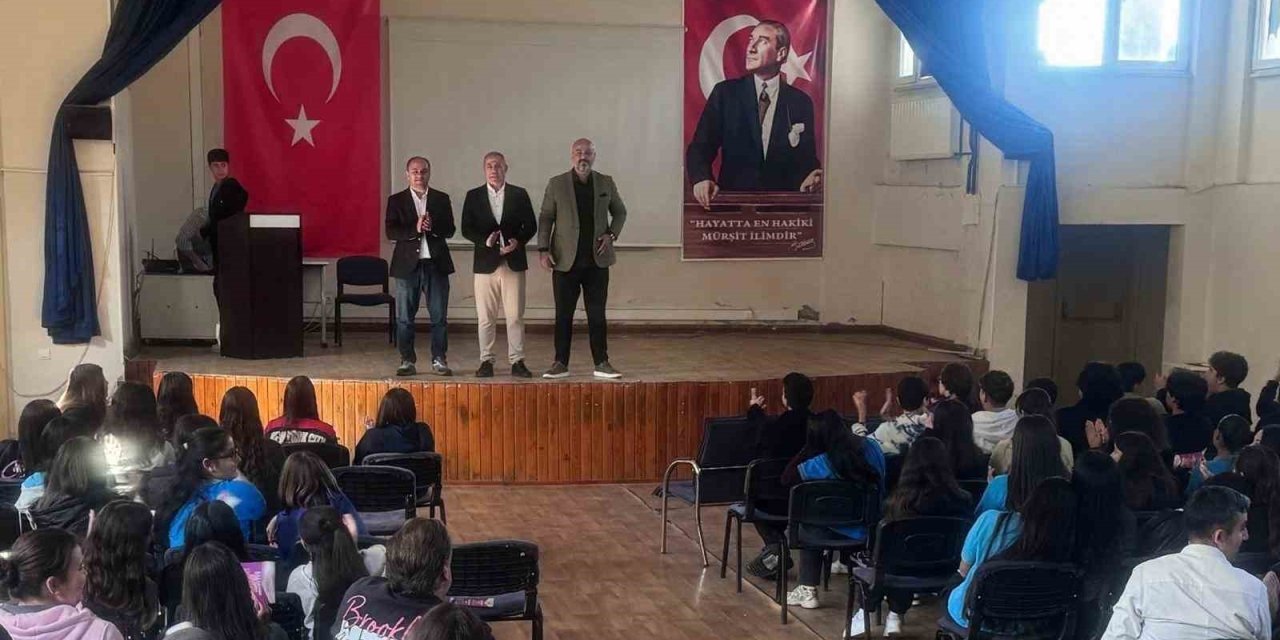 Bodrum’da öğrenciler yazarla buluştu