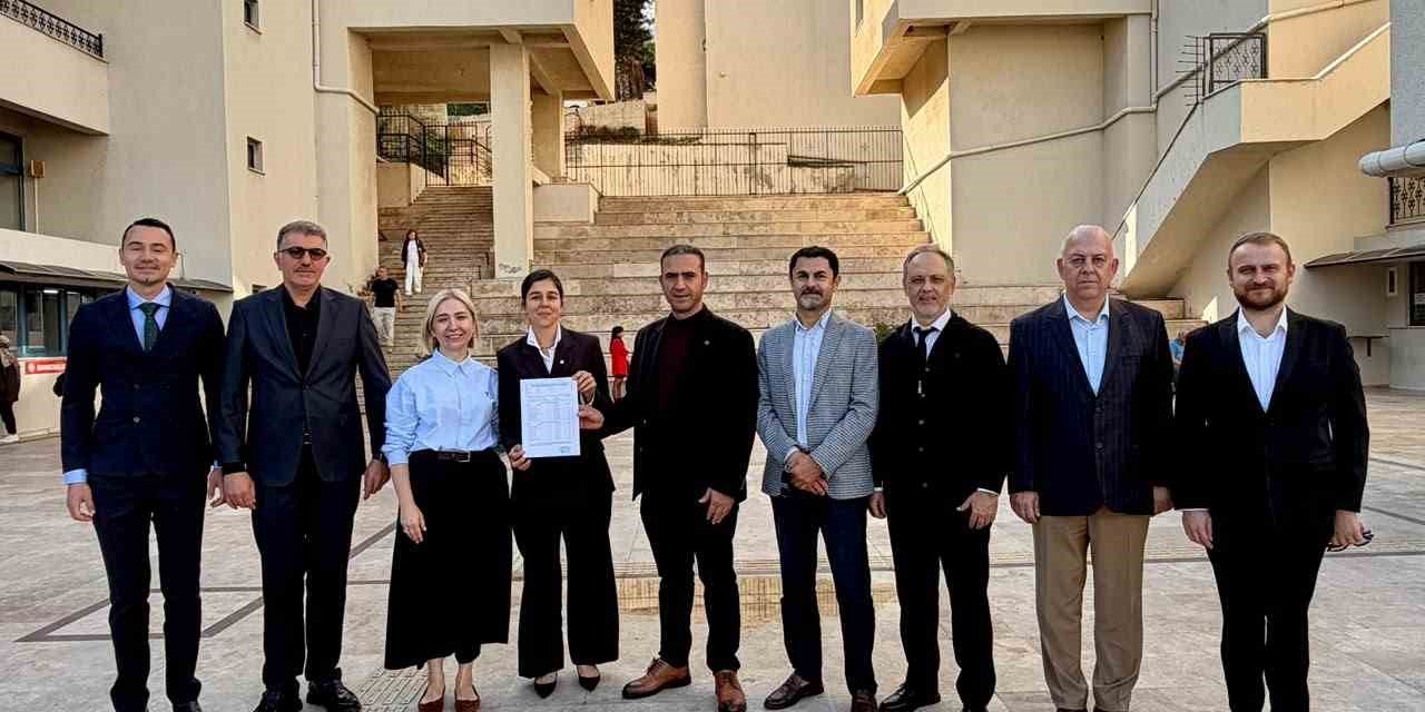 Marmaris Ticaret Odası’nda yeni yönetim mazbatalarını aldı