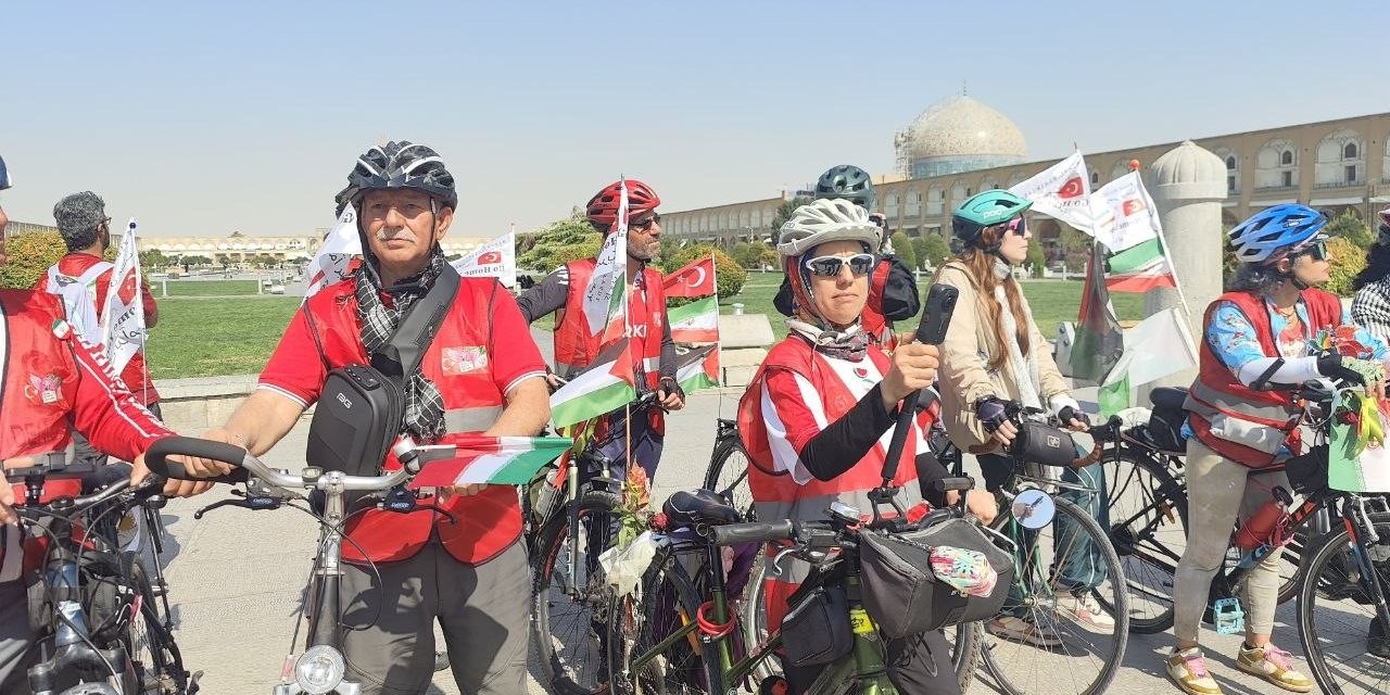 Bergama’dan İran’a çocuklar için pedal çevirdi