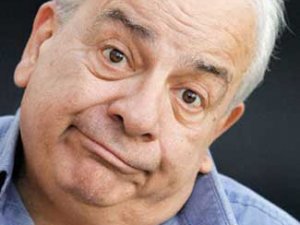 Usta Oyuncu Zeki Alasya, Tedavi Gördüğü Hastanede 72 Yaşında Hayatını Kaybetti.