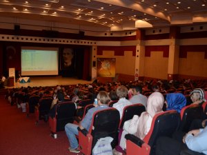 Yabancı Dil Öğretmenlerine Yönelik Elt Konferansı Düzenlendi