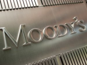 Moody’s 14 Bankanın Notunu Düşürdü