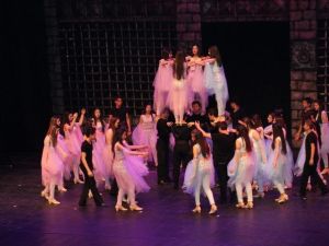 TED Ankara Koleji Öğrencileri "Hayallerimin Yolunda" Adlı Müzikal Gösteriyi Sahneledi