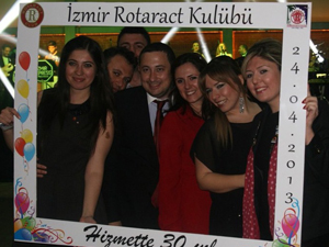 Garo Mafyan Ve İzmir Express Orkestrası Ms Hastaları İçin Sahnede