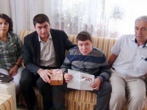 Kas Hastası Ahmet, Karnesini Evde Aldı