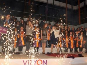 Mezuniyetlerini Babalara Armağan Ettiler