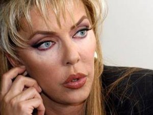 Ahu Tuğba: "Bir Sanatçının Siyasete Karışması Kadar Çirkin Bir Şey Yok”