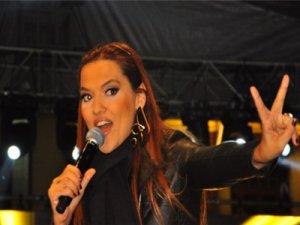 Beşiktaşlılar, Demet Akalın’la Coştu