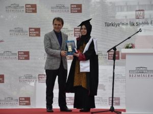 Bezmialem’de Mezuniyet Coşkusu