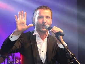 Sinan Özen Sahnede Fenalık Geçirdi