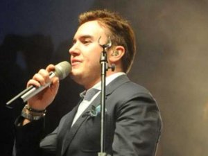 Mustafa Ceceli Coşturdu