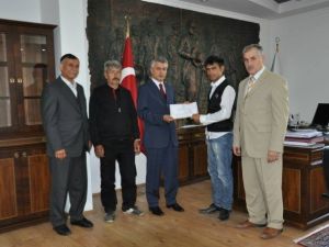 Kazada Duyma Ve Konuşma Yetisi Kaybetti, Ardından Okuma Yazma Öğrendi