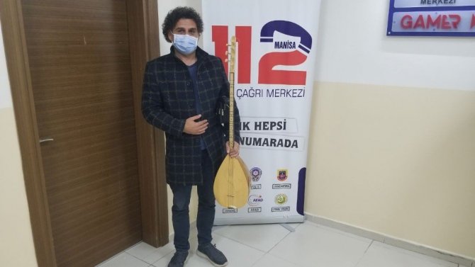 112 çalışanlarına bağlaması ve türküleriyle moral oldu