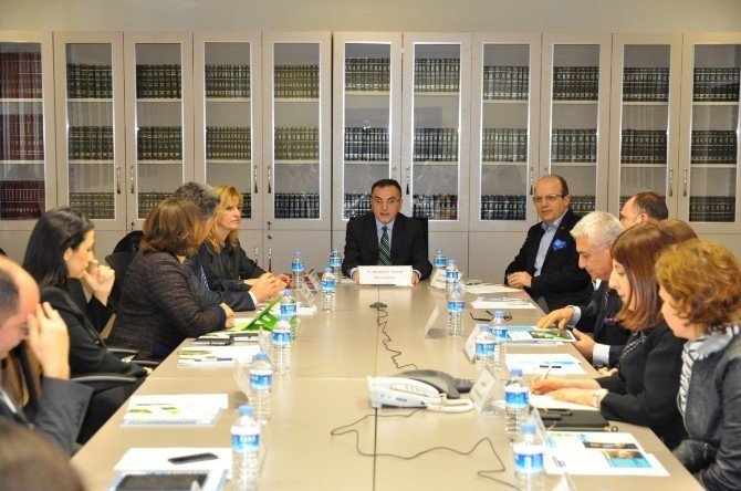 2013 YILINDA KURULAN SÜRDÜRÜLEBİLİRLİK PLATFORMU, ÜYELERİN 3 MART 2015 TARİHİNDE GERÇEKLEŞTİRDİKLERİ TOPLANTIDA İMZALADIKLARI ‘SÜRDÜRÜLEBİLİRLİK PLATFORMU BİLDİRGESİ’ İLE RESMİYET KAZANDI.